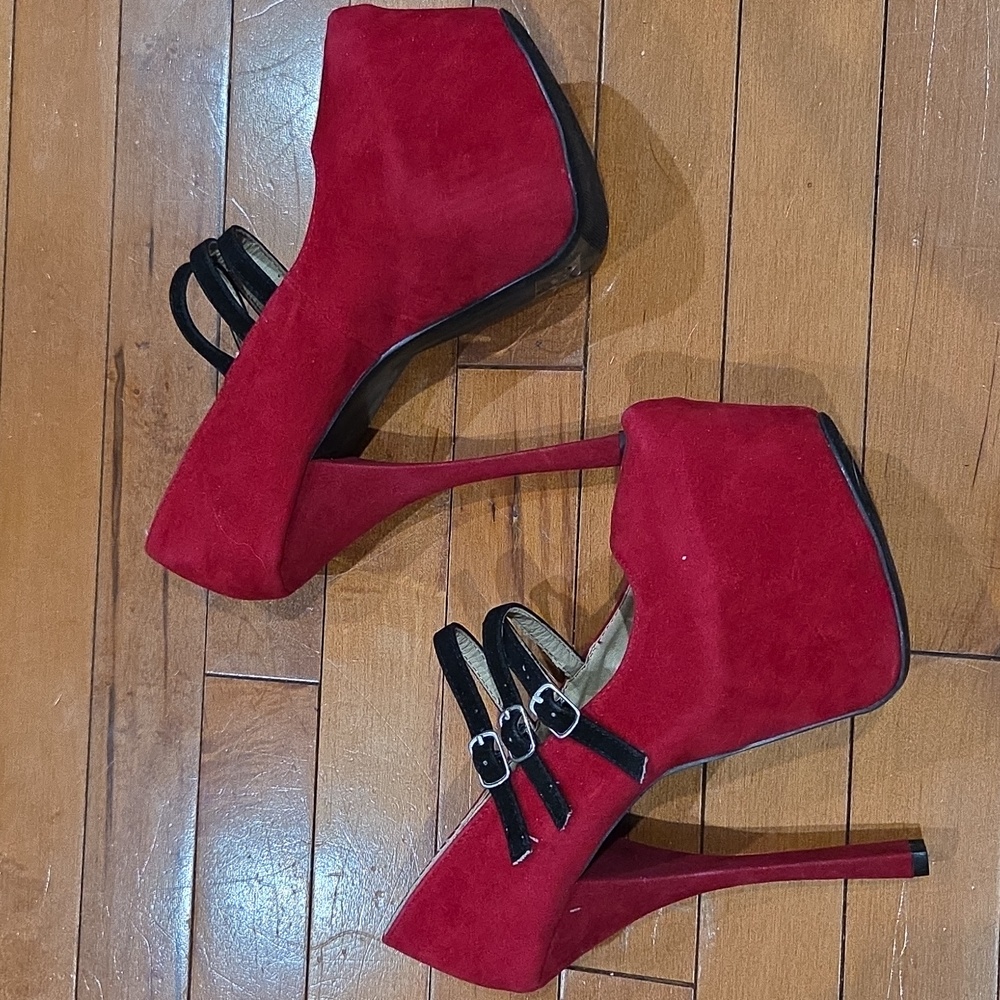 FRH 6inch Red Spike Heels with Black Straps - Picture 3 of 11